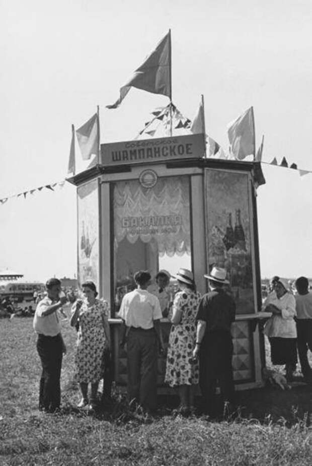 Народные гулянья на авиационном параде в Тушине. история, мдф, фото