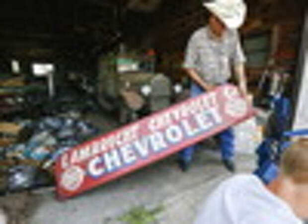В Небраске проданы 500 винтажных Chevrolet, найденных в поле
