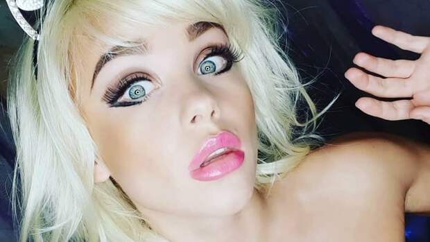 Mash: Известная по роли в «Доме-2» Реутова стала бездомной в Таиланде