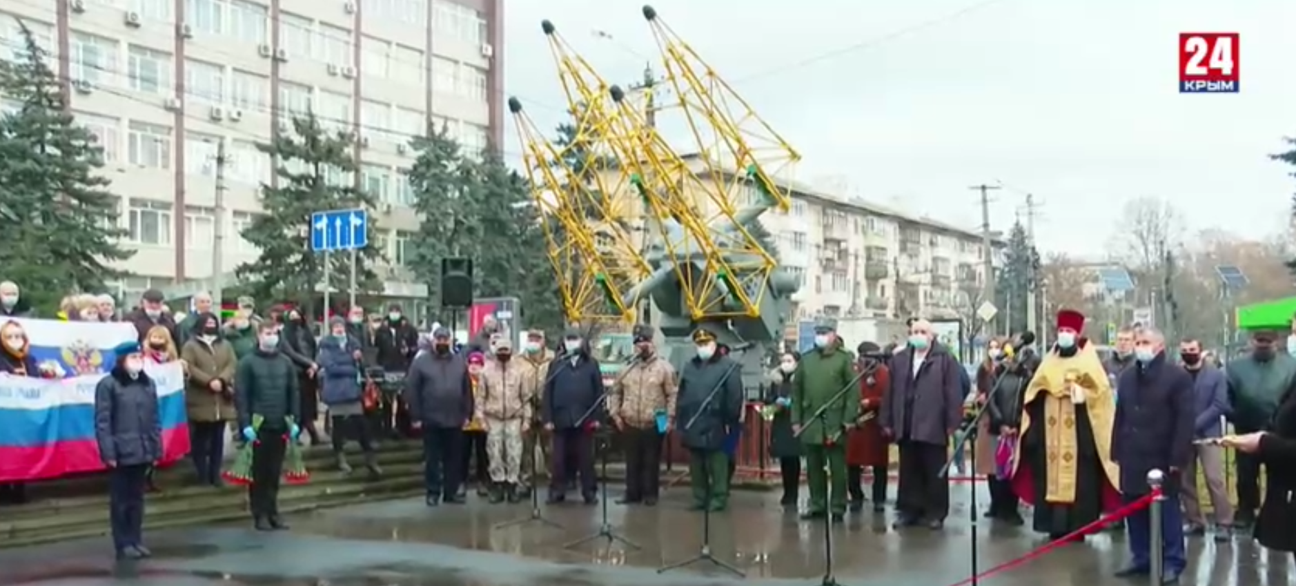 В Симферополе торжественно открыли Аллею космонавтов