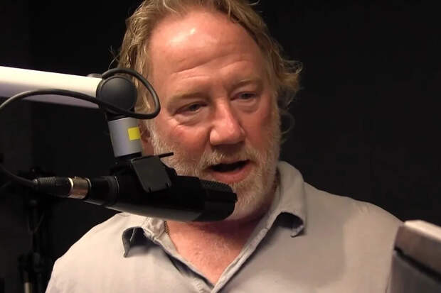 Актера Тимоти Басфилда обвинили в изнасиловании мальчиков на съемочной площадке