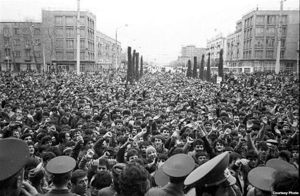 Этот день в истории: 12 февраля 1990 года — столкновения в Душанбе, первая кровь таджикской гражданской войны