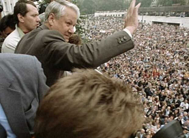 Чушь от «адвоката» Ельцина. «Эхо Москвы» изображает драму августа 1991 года как «великую демократическую революцию»