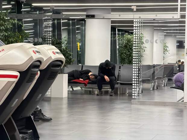 Российская авиакомпания задержала пассажиров рейса Саратов — Москва на всю ночь