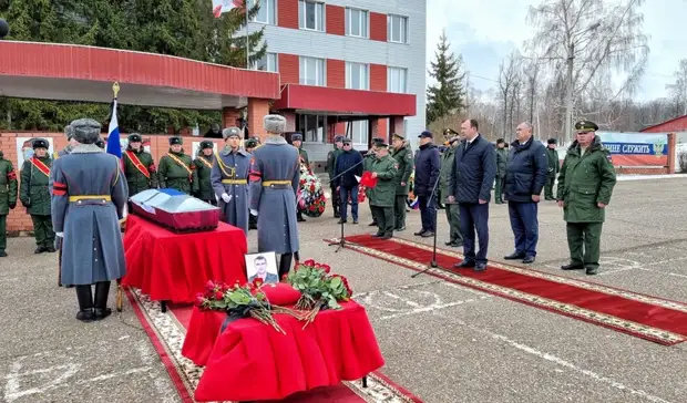 Стало известно о еще троих контрактниках, погибших на Украине