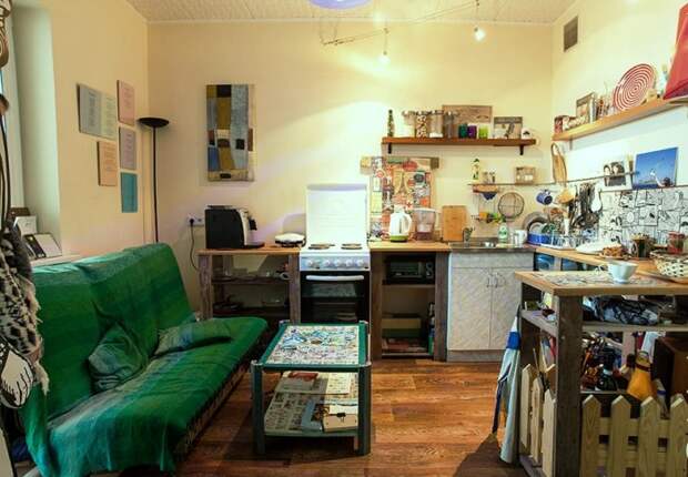 В квартире-студии сложно создать уют и чистоту, даже если все находится на своих местах. | Фото: citydog.by.