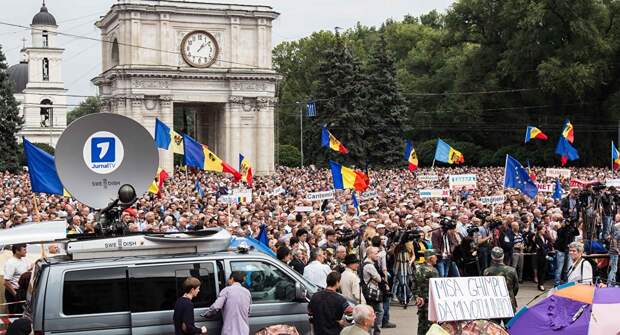 В Молдавии протестующие требуют отставки правительства (ФОТО, ВИДЕО)