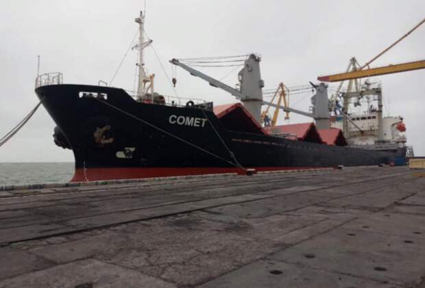 Сам задержанный корабль. Складывается ощущение, что Киев собирает себе транспортно-рыболовецкий флот из задержанных судов.