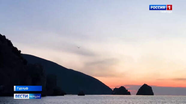 В Крыму всё большую популярность набирают утренние прогулки по морю на каяках