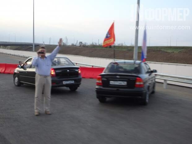 Эксклюзивные кадры запуска автомобильного движения на Крымском мосту