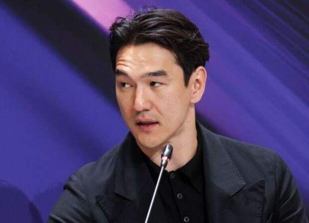 «Зачем менять привычный комфорт?»: в Сети обсуждают жену Сабурова, которая не спешит покидать Москву