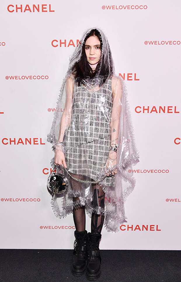 grimes  на показе Chanel