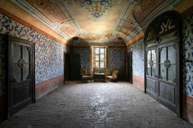 16 потрясающих фресок в заброшенных домах Италии, которые запечатлел фотограф