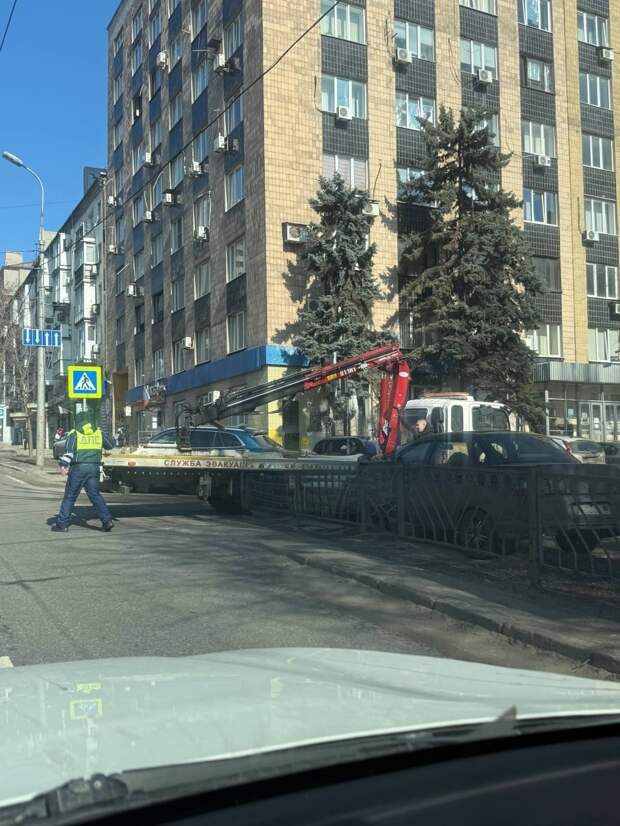 На пересечении пр. Маяковского и ул