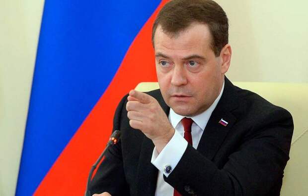 «Дефолт России может обернуться дефолтом Европы»: Медведев пригрозил главе Еврокомиссии