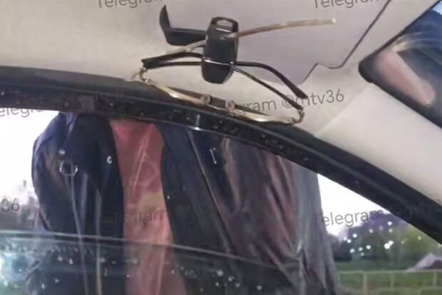 В Воронеже водители атаковали автомобиль с детьми и попали на видео
