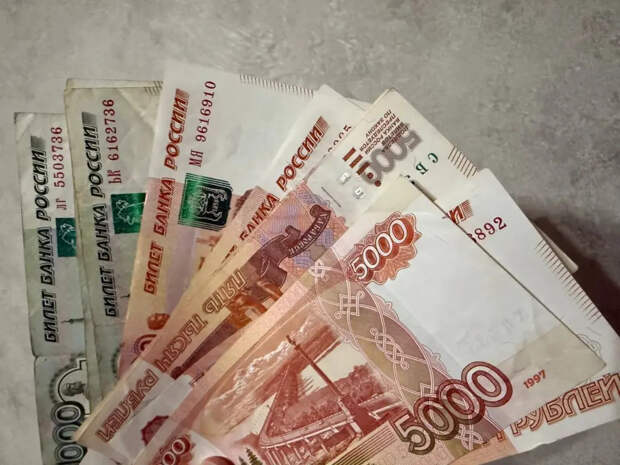 11 000 рублей на карту «Мир» 7–8 мая: не всеобщая раздача, а реальный шанс для тех, кто оформил выплаты заранее