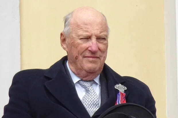 Короля Норвегии Харальда V госпитализировали на Тенерифе