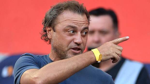 «Я обыграл Гусева, и Рол крикнул: «Хреначь его по ногам! Хер догонишь». Экс-игрок ЦСКА о том, как оттачивал технику