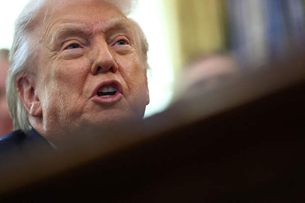 В файлах Эпштейна Трамп упоминается 3 тыс. раз, речь идет об изнасиловании девочки