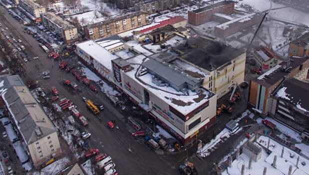 Здание торгового центра Зимняя вишня в Кемерово, где произошел пожар. 26 марта 2018