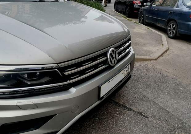 Влетевший в забор автостоянки на Репищева водитель Volkswagen Polo