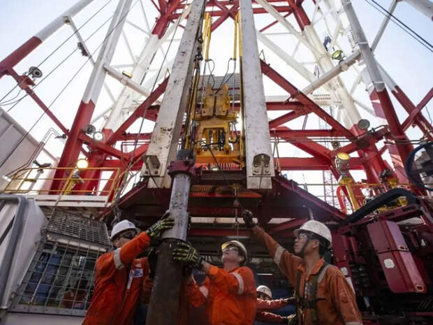 РФ станет крупнейшим экспортером нефти и газа в Азию – Новак