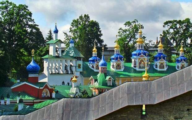 Pskovo-Pechorskij-monastyr