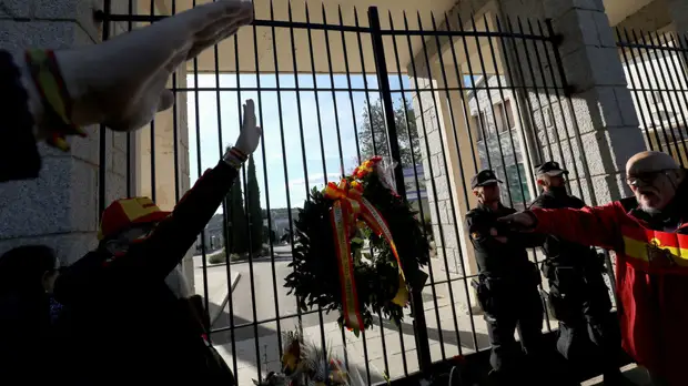 В Испании перезахоронили останки диктатора Франко