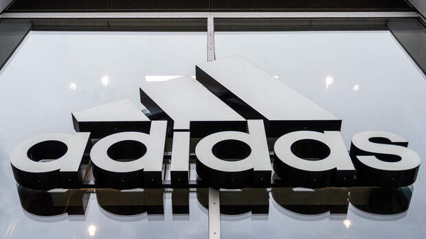 FT: Adidas расследует утверждения о взятках на "миллионы евро" в филиале в Китае