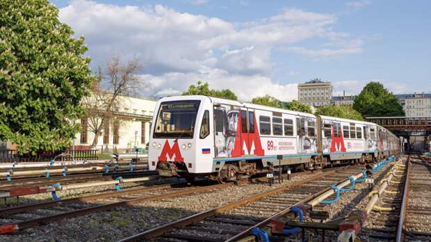 На Сокольнической линии запустили поезд в честь 89-летия метро Москвы