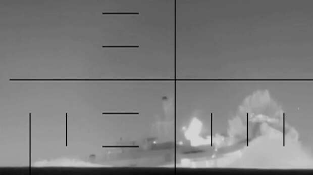 Пентагон показал момент торпедной атаки по иранскому фрегату