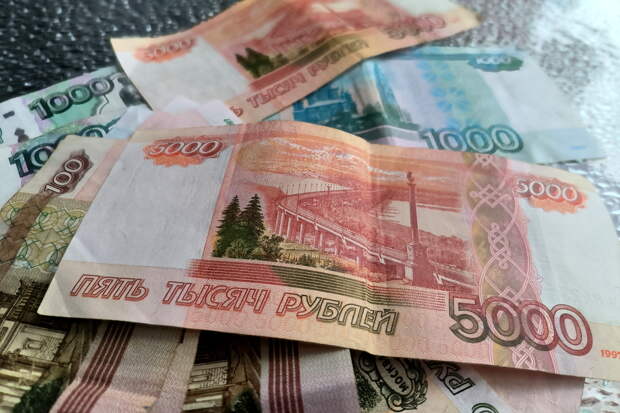 Средняя зарплата в Свердловской области превысила отметку в 73 тысячи рублей