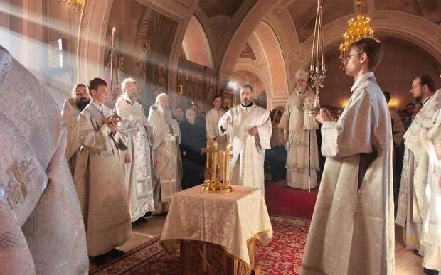 Патриарший экзарх Западной Европы совершил панихиду в Казанской обители Рязани