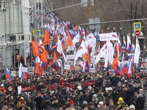 Яшин впереди, Навальный замыкал: в Москве прошел марш памяти Немцова