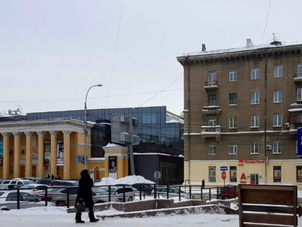 В Новосибирске реставрируют фасад бывшего аптечного синдиката