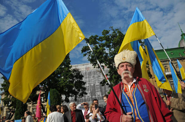 Офицальный флаг Украины сине-желтый. Почему украинцы используют жевто-блакитный