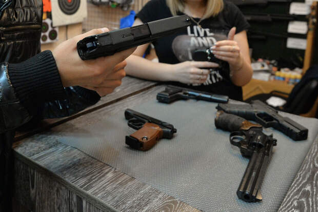 Путин продлил переходный период хранения оружия на основе разрешений ДНР и ЛНР