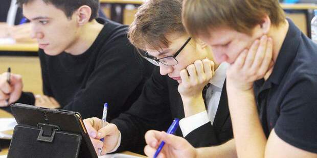 Блогеры провели уроки московским школьникам накануне Дня учителя/mos.ru