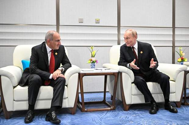 Президент РФ Владимир Путин и премьер-министр Армении Никол Пашинян