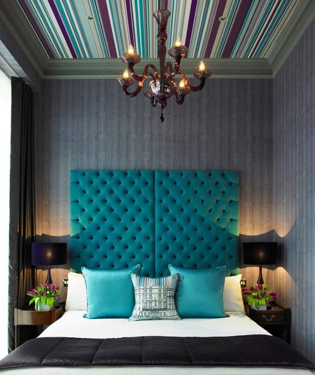Спальня в цветах: бирюзовый, черный, серый, сине-зеленый. Спальня в стиле эклектика.