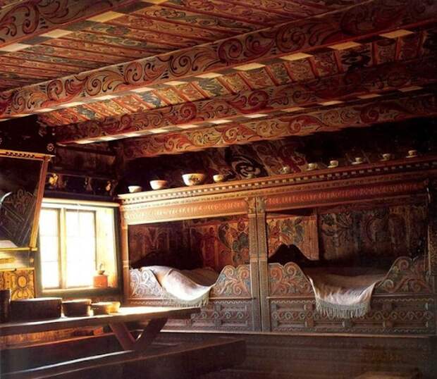 Вы когда-нибудь видели кровать в шкафу или в стенной нише? А между тем это было очень распространено в богатых домах самых разных стран.