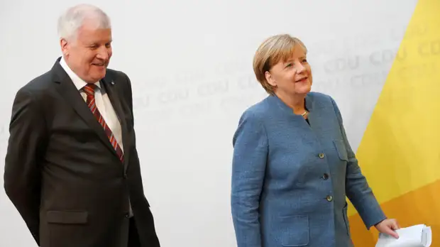 «Последовал примеру Меркель»: глава МВД Германии Зеехофер подтвердил намерение уйти с поста председателя ХСС