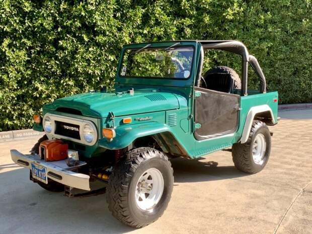 Toyota Land Cruiser FJ40 1974 года в превосходном состоянии