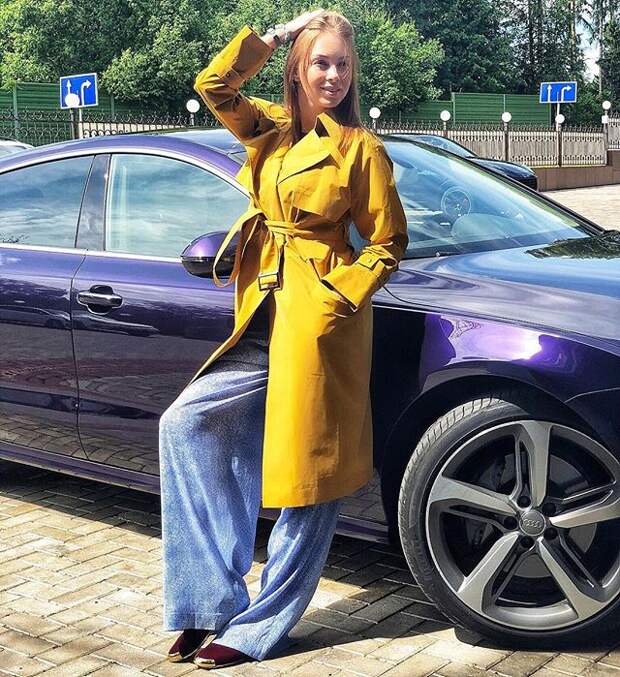 Полина Диброва подбирает гардероб под цвет нового авто