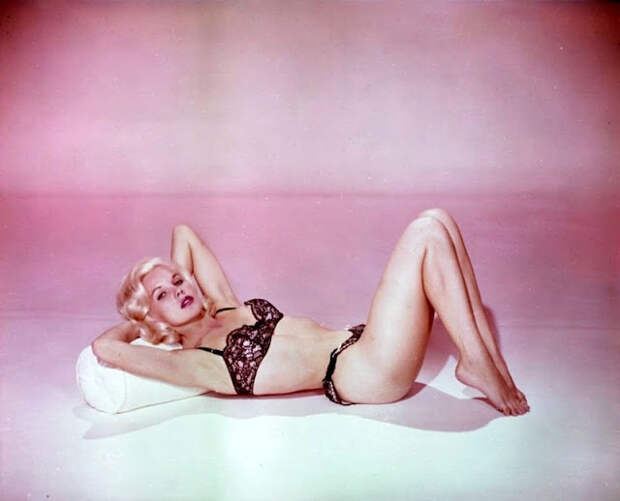 The 1950s Coolest Bikini Beauties (7).jpg