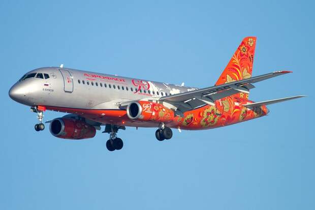 Sukhoi_Superjet_100-95_(RA-89009)_-_2.jpg Sukhoi_Superjet_100-95_(RA-89009)_-_2.jpg