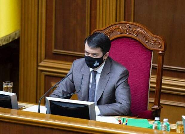 Спикер Рады задекларировал более миллиона долларов наличными