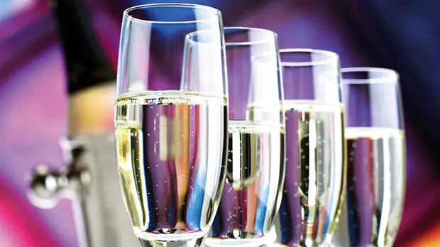 «Простые вещи»: нарколог — о новогоднем опьянении, похмелье и правильной закуске