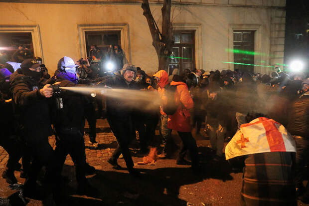 На митингах в Тбилиси задержали более 200 человек